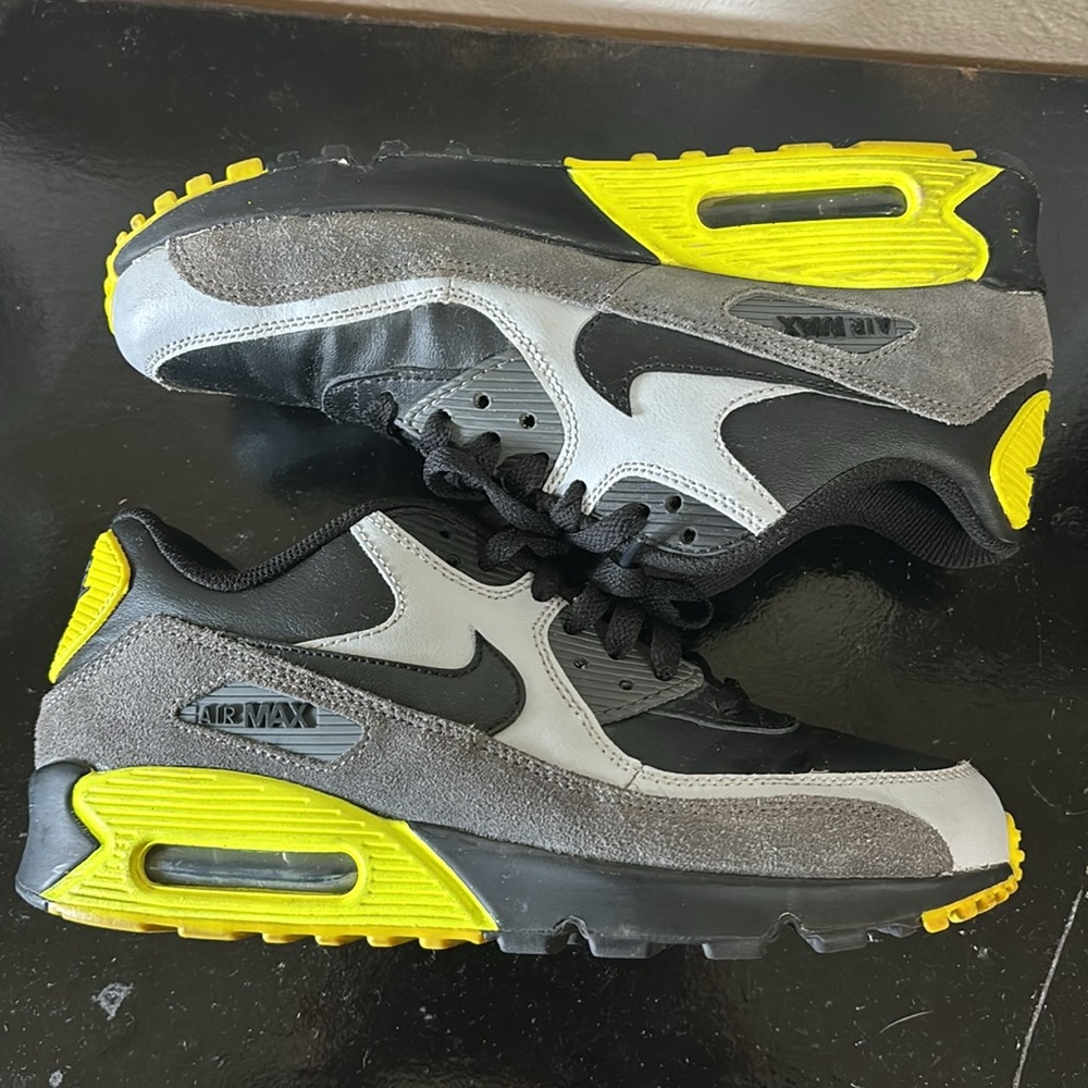 Air Max 90 Leather GS 'Black Volt' size 7Y